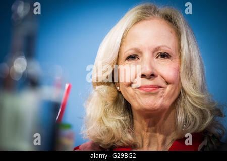 Berlin, Deutschland. 26. Mai 2016. Chaterine von Fürstenberg-Dussmann, Vorsitzende des Stiftungsrates während der Bilanzpressekonferenz der Dussmann-Gruppe in Berlin, Deutschland, 26. Mai 2016. Foto: SPHIA KEMWBOWSKI/Dpa/Alamy Live News Stockfoto