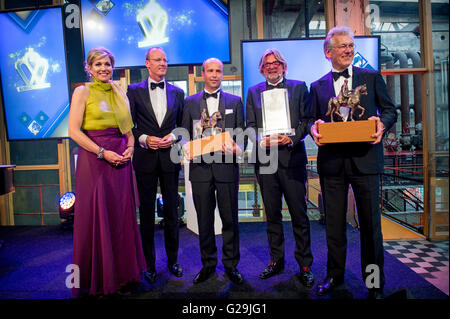 Eindhoven, Niederlande. 26. Mai 2016. Königin Maxima der Niederlande besucht die Preisverleihung des Koning Willem 1 Awards 2016 in Eindhoven, Niederlande, 26. Mai 2016. Gewinner des Preises sind T. Brock CEO Tobroco Mechanik, R. Baan, CEO von Koppert Cress und CEO van Royal Philips F. van Houten. Bildnachweis: Dpa picture Alliance/Alamy Live News Stockfoto