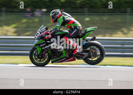 Donington Park, UK. 27. Mai 2016. #66 Tom Sykes - Team KAWASAKI RACING TEAM Eingabe Goddards Ecke Credit: Steven Reh/Alamy Live News Stockfoto