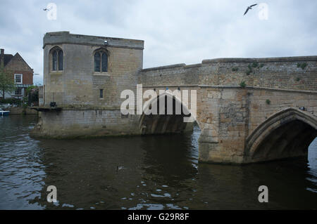 St. Ives Bridge: 15. Jahrhundert Brücke über Fluss Great Ouse in St Ives, Cambridgeshire Stockfoto