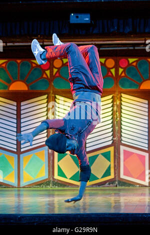 Kubanische Pause Tänzerinnen auf der Bühne in einem Hotel in Varadero. Stockfoto
