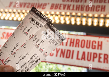 "Kinky Boots" Broadway Theater Tickets und Festzelt, NYC Stockfoto