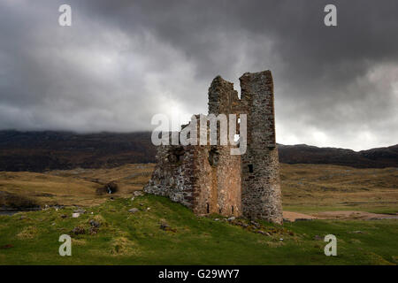 Launisch Morgenlicht im Ardvreck Castle am Loch Assynt in Suthlerland Schottland, Vereinigtes Königreich Stockfoto