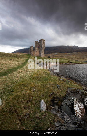 Launisch Morgenlicht im Ardvreck Castle am Loch Assynt in Suthlerland Schottland, Vereinigtes Königreich Stockfoto