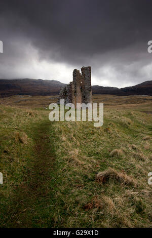 Launisch Morgenlicht im Ardvreck Castle am Loch Assynt in Suthlerland Schottland, Vereinigtes Königreich Stockfoto