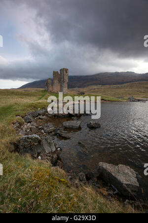 Launisch Morgenlicht im Ardvreck Castle am Loch Assynt in Suthlerland Schottland, Vereinigtes Königreich Stockfoto