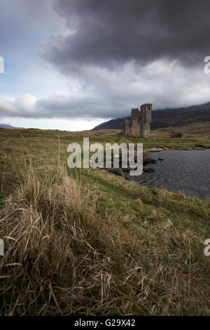 Launisch Morgenlicht im Ardvreck Castle am Loch Assynt in Suthlerland Schottland, Vereinigtes Königreich Stockfoto