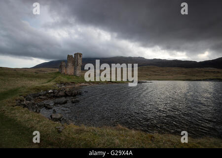 Launisch Morgenlicht im Ardvreck Castle am Loch Assynt in Suthlerland Schottland, Vereinigtes Königreich Stockfoto