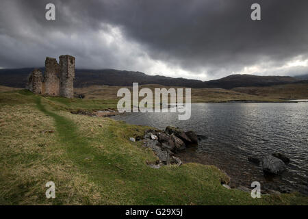 Launisch Morgenlicht im Ardvreck Castle am Loch Assynt in Suthlerland Schottland, Vereinigtes Königreich Stockfoto