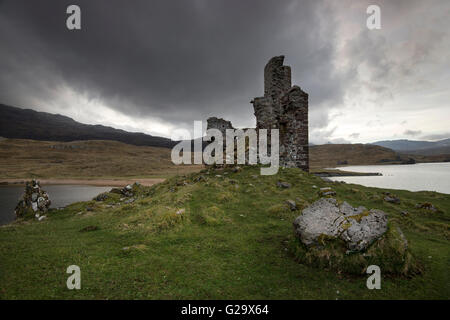 Launisch Morgenlicht im Ardvreck Castle am Loch Assynt in Suthlerland Schottland, Vereinigtes Königreich Stockfoto