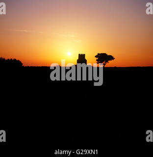 Nin, Kirche des Heiligen Nikolaus auf dem Hügel bei Sonnenuntergang Stockfoto