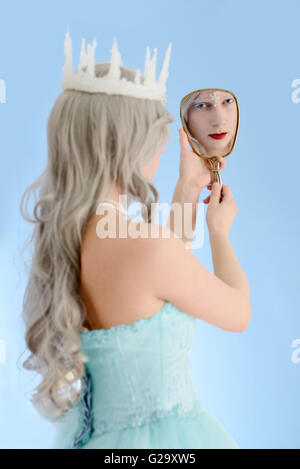 Eis-Königin in Spiegel Stockfoto