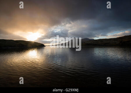 Sonnenuntergang am Loch Assynt in Sutherland Schottland, Vereinigtes Königreich Stockfoto