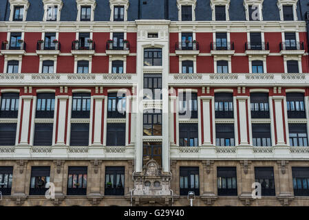 alten Baustil Gebäude am Ufer des Flusses Nervión, Bilbao, Spanien Stockfoto