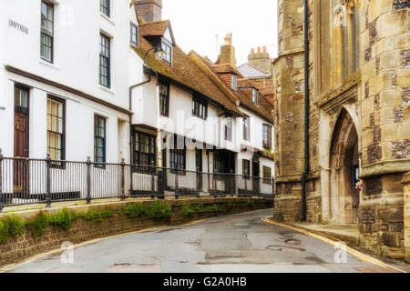 Croft Straße Hastings alte Stadt East Sussex England St Clements Kirche auf der rechten Seite. Stockfoto