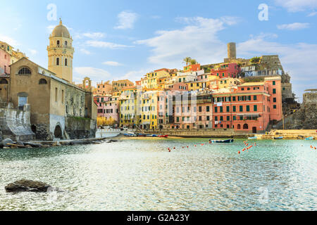 Vernazza in den Morgen Stockfoto
