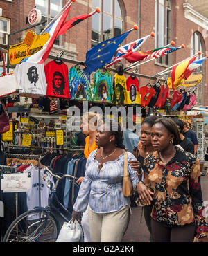 Albert Cyp Markt, Souvenirs, T-Shirts, Amsterdam Stockfoto