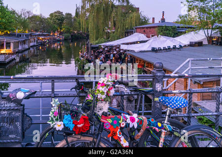 Clubs am Spree-Kanal, Freischwimmer, Club der Musik, Strandbar, Kreuzberg, Berlin Stockfoto