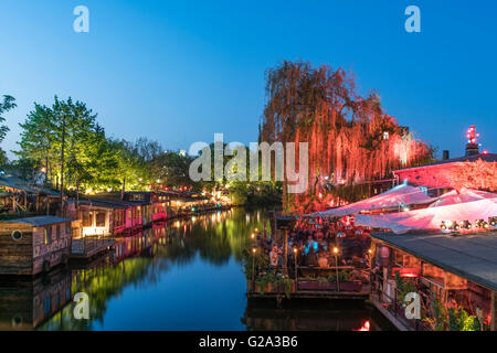 Clubs am Spree-Kanal, Freischwimmer, Club der Musik, Strandbar, Kreuzberg, Berlin Stockfoto