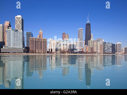 Skyline von Chicago an einem perfekten Tag Stockfoto