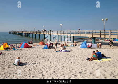 Sandy Beach und Pier, Graal-Müritz, Mecklenburg-Vorpommern, Deutschland Stockfoto