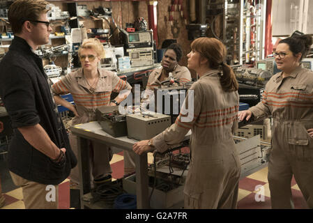 GHOSTBUSTERS (2016) CHRIS HEMSOWRTH, KATE MCKINNON, LESLIE JONES, KRISTEN WIIG, MELISSA MCCARTHY PAUL FEIG (DIR) MOVIESTORE SAMMLUNG LTD Stockfoto