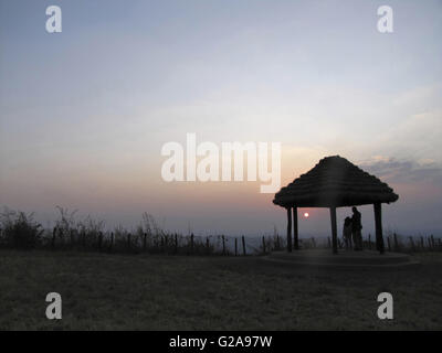 Sonnenuntergang am bamhni dadar in Kanha Tiger Reserve, kanha Tiger Reserve, Madhya Pradesh, Indien Stockfoto