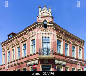 Ventspils, Lettland - 8. Mai 2016: Altbau mit Ornament in Ventspils. Es ist eine Stadt in der Region von Courland Lettlands. Lettland Stockfoto