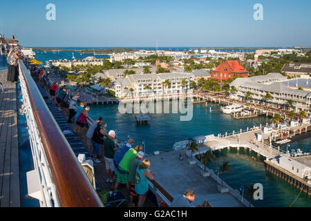 Blick über Key West vom Deck eines Kreuzfahrtschiffes, Key West, Florida, USA Stockfoto