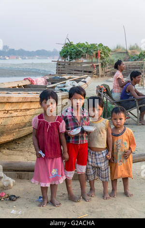 Burmesische Kinder, Mandalay, Myanmar, Burma, Südasien, Asien Stockfoto