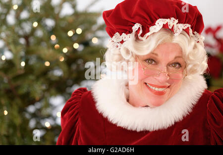 Porträt des Lächelns Mrs. Claus Stockfoto