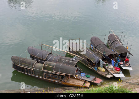 Boote auf Longjiang River, Provinz Guangxi, China Stockfoto