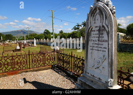 Alter Friedhof enthält Gräber aus den 1800er Jahren, West End, Townsville, Queensland, Australien. Keine PR Stockfoto