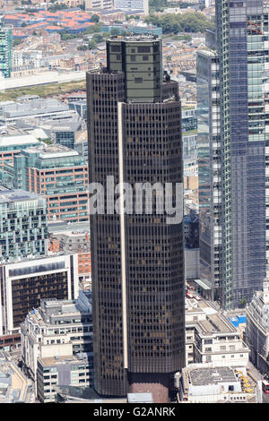 Eine Luftaufnahme des Tower 42 im Zentrum von London, früher bekannt als die Natwest Tower Stockfoto