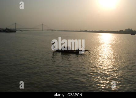 Second Hooghly Bridge bei Sonnenuntergang, Kolkata, Westbengalen, Indien Stockfoto