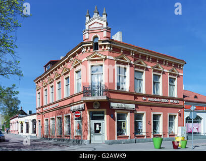 Ventspils, Lettland - 8. Mai 2016: Altbau im Zentrum von Ventspils in Lettland. Es ist eine Stadt in der Region von Courland Lettlands. Lettland gehört zu den baltischen Staaten Stockfoto