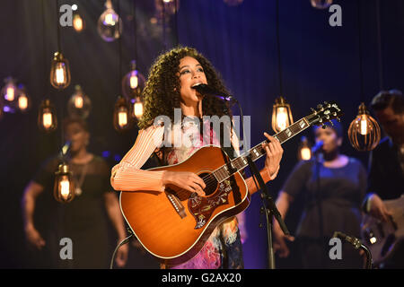 Corinne Bailey Rae führt während der Dreharbeiten zu der Graham Norton Show in London Studios in London, am Freitag Abend auf BBC1 ausgestrahlt werden. Stockfoto