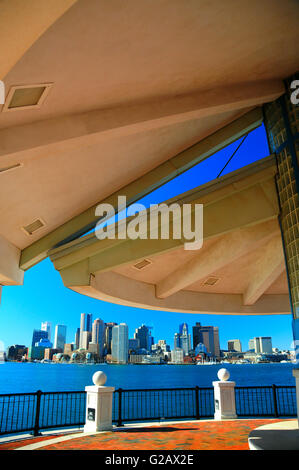 Die Innenstadt von Boston unter einem Dach. Blick vom East Boston Ufer Stockfoto