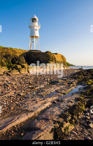 Der Leuchtturm mit Blick auf die Severn Mündung am schwarzen Nore, Portishead, North Somerset, England. Stockfoto