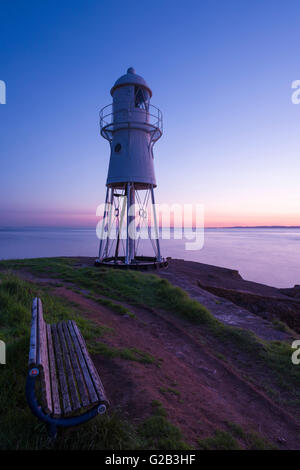 Der Leuchtturm mit Blick auf die Severn Mündung am schwarzen Nore, Portishead, North Somerset, England. Stockfoto