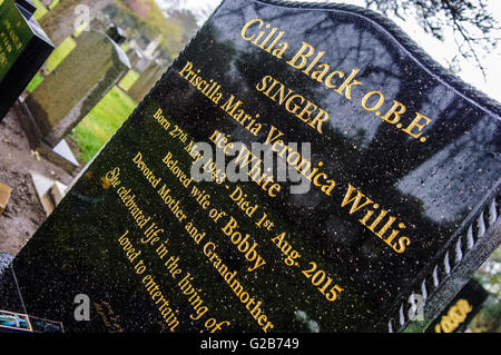 Grabstein von Cilla Black, Liverpool-Sängerin und TV-Star, auf dem Allerton Cemetery in Liverpool, UK Stockfoto