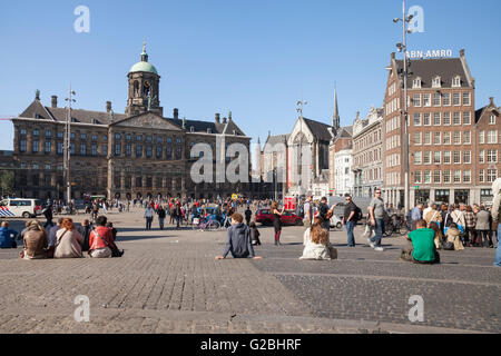 Königspalast oder Paleis Op de Dam und Nieuwe Kerk Kirche, Dam Square, Amsterdam, Provinz Nordholland, Niederlande Stockfoto