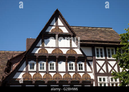 Giebel mit Dekorationen, Fachwerkhaus, Standesamt, Höxter, Weserbergland, North Rhine-Westphalia, Deutschland Stockfoto