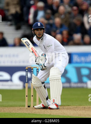 Englands Alex Hales in Aktion beim ersten Tag der zweiten Testspiel der Investec an einem Emirates-Fluss, Chester-Le-Street. Stockfoto