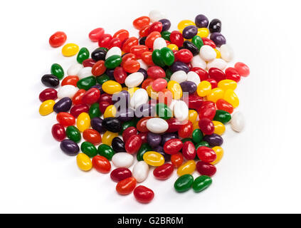 Bunte Bonbons isoliert auf weißem Hintergrund mit Schatten Stockfoto