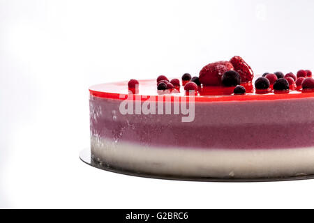 Süße Früchte Kuchen isoliert auf weißem Hintergrund Stockfoto