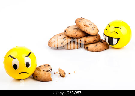 Trauriger Smiley und glücklichen Smiley mit Schokolade-Chips cookies Stockfoto