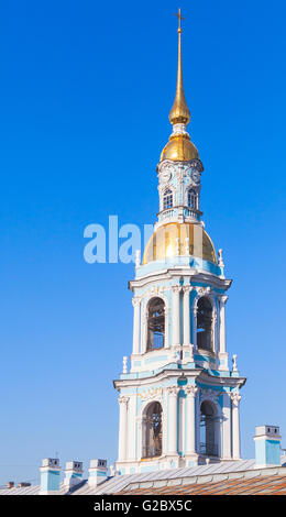 Bell Tower der orthodoxen St. Nikolaus-Marine-Kathedrale in St. Petersburg, Russische Föderation Stockfoto