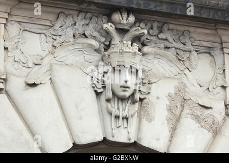 Allegorische Maskaron gewidmet Russischen Eisenbahnen auf die Jugendstil-Gebäude von der Hauptbahnhof in Prag, Tschechische Repu Stockfoto