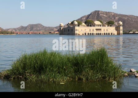 JAL Mahal Palace im Mann Sagar Seewasser, Amber, Jaipur, Rajasthan, Indien Stockfoto